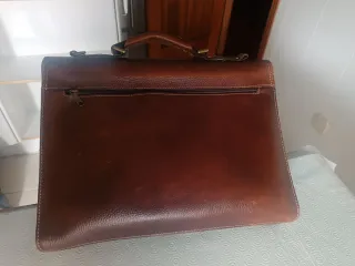 Maletín de cuero marrón