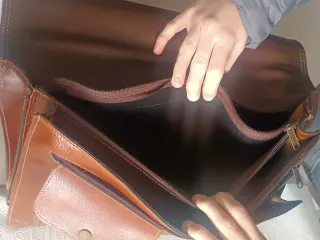 Maletín de cuero marrón