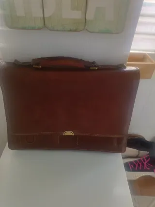 Maletín de cuero marrón