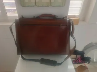 Maletín de cuero marrón