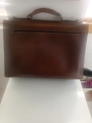 Maletín de cuero marrón
