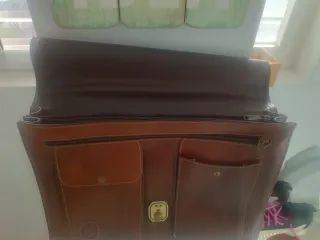 Maletín de cuero marrón