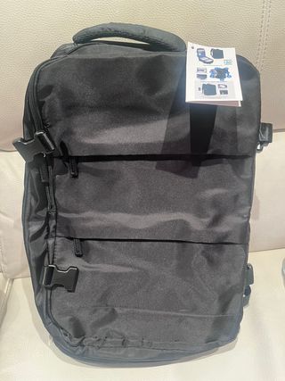 Mochila de viaje avión negra