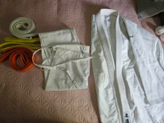 Kimono Judo Outshock Talla S + Cinturones