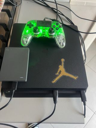 Ps4 Slim Nera con Controller Verde Trasparente