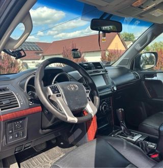 Toyota land cruiser invincible