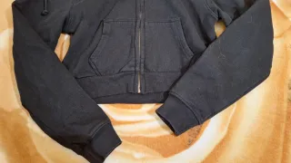 Felpa crop cappuccio Stradivarius