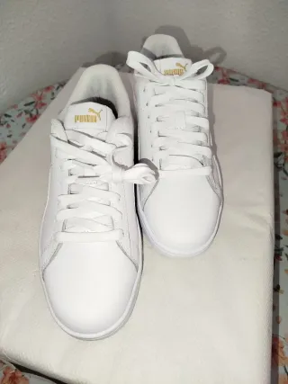 Deportivas Puma Blancas y Rojas