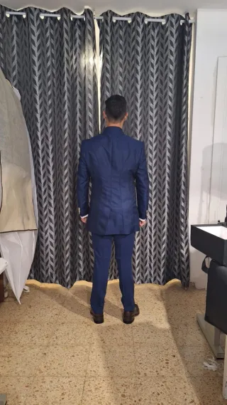 Traje novio boda  azul marino con estampado