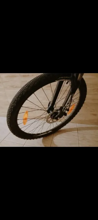 Bicicleta de montaña blanca