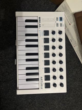 Arturia MiniLab MkII Universal MIDI Controller