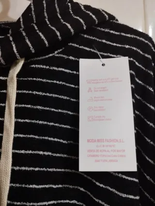 Preciosa sudadera para mujer con capucha