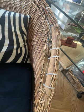 Sillón de mimbre, sin cojines