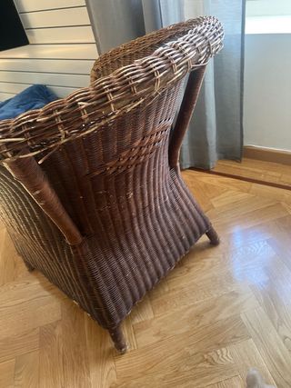 Sillón de mimbre, sin cojines