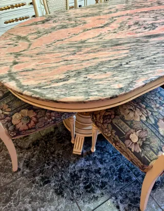 Mesa ovalada mármol vintage y  sillas