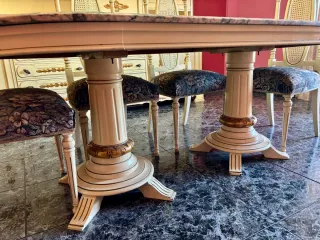 Mesa ovalada mármol vintage y  sillas