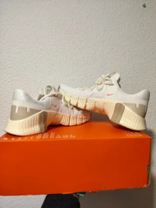T36 Nike Free Metcom 5 blancas