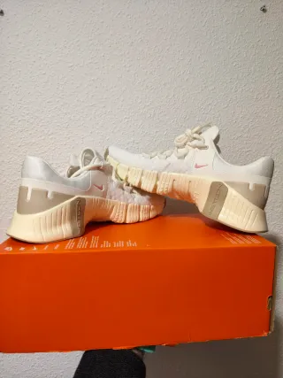 T37,5 Nike Free Metcom 5 blancas /beige