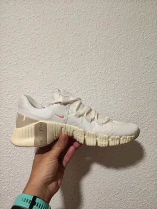 T37,5 Nike Free Metcom 5 blancas /beige