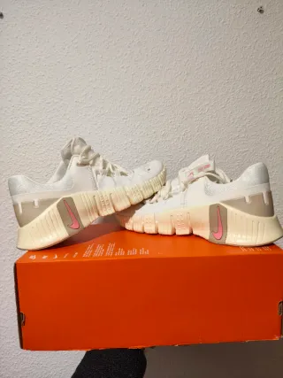T42 Nike Free Metcom 5 blancas/ Beige