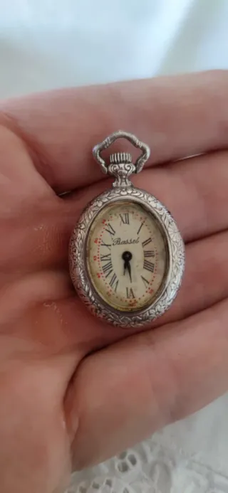 Reloj Bassel de plata + joyero