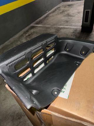 Escalon parte conductor NUEVO nissan cabstar.