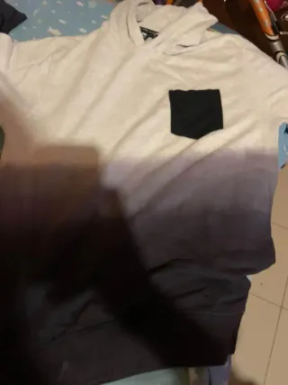 Sudadera con bolsillo degradado.