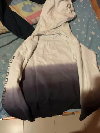 Sudadera con bolsillo degradado.