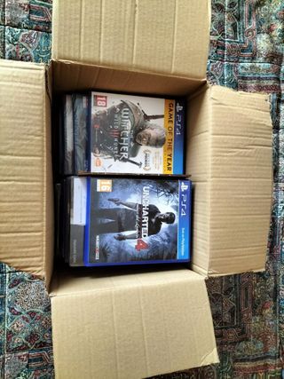 PS4 Slim 500GB + 2 Mandos + 40 Juegos