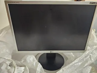 Monitor LG Flatron Wide Plata