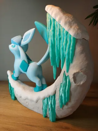 Figura Glaceon Pokémon com base de gelo