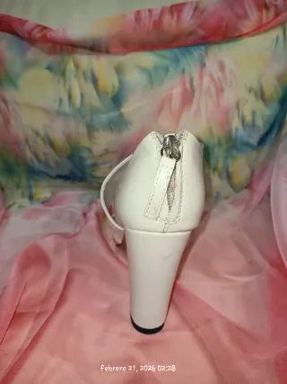 Sandalias tacón beige tiras anchas talla 38