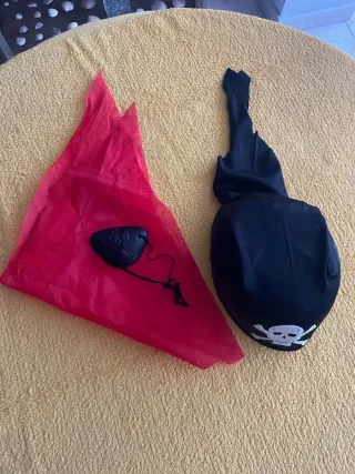 Disfraz Pirata: Pañuelo Rojo, Parche y Gorro