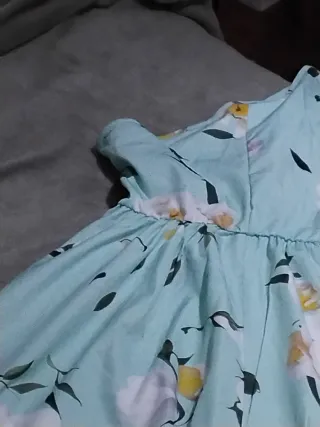 Vestido largo asimétrico. Hombro y espalda al aire