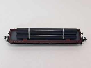 Escala N - Vagón plataforma con carga de tubos