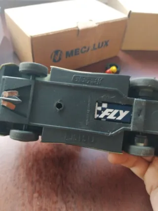 Camión militar Sisu con figuras de regalo