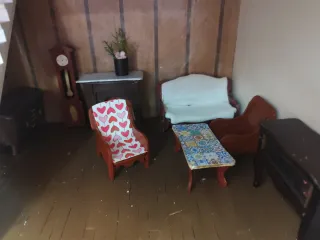 Casa de muñecas azul estilo victoriano