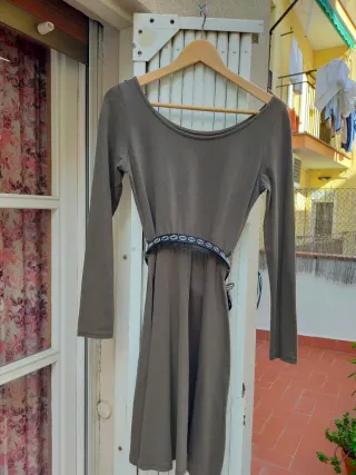 Vestido verde oliva de algodón