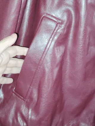 Chaqueta Bomber Stradivarius Mujer. Colon burdeos