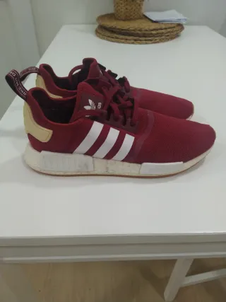 Adidas NMD R1 Rojo y Beige 44.5