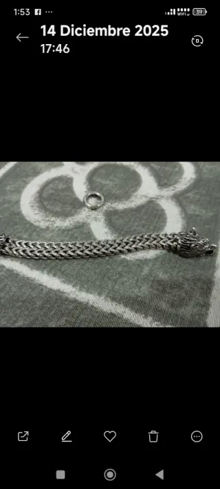 Pulsera con cabezas de lobo