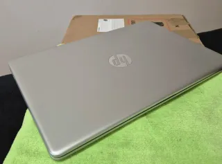 Portátil HP Ryzen 5-5500U, 8gb ddr4,M2 500gb,W11