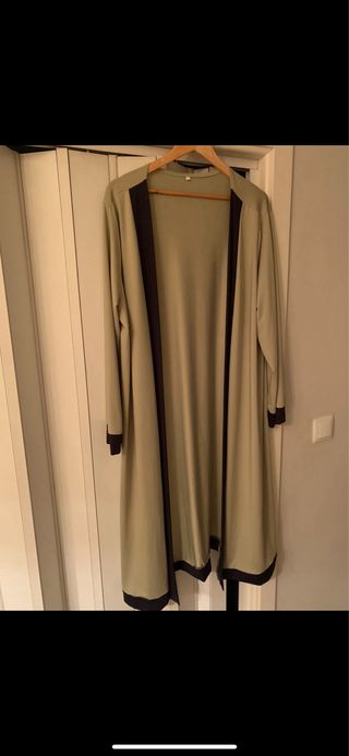 Conjunto de mujer beige y negro