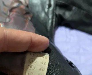 Cazadora de piel negra Talla 42