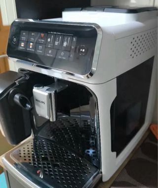 Cafetera Philips EP3343/50. Abierta solo para foto