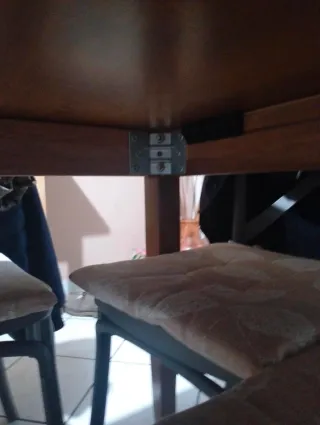 Tavolo cucina quadrato allungabile a libro.