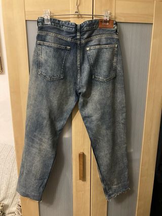 Pantalones vaqueros desgastados