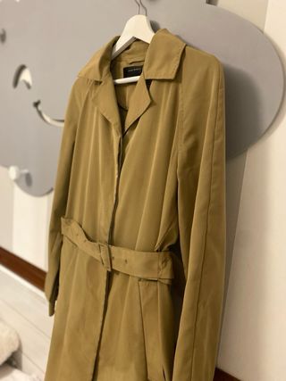 Trench Zara con cinturón M