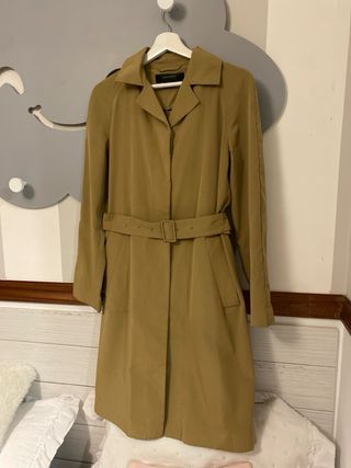 Trench Zara con cinturón M