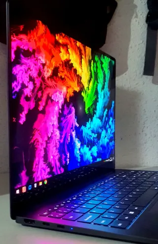 PORTATIL ALTA GAMA OLED